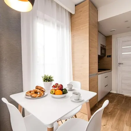 Apartment Sandomierska 3 *